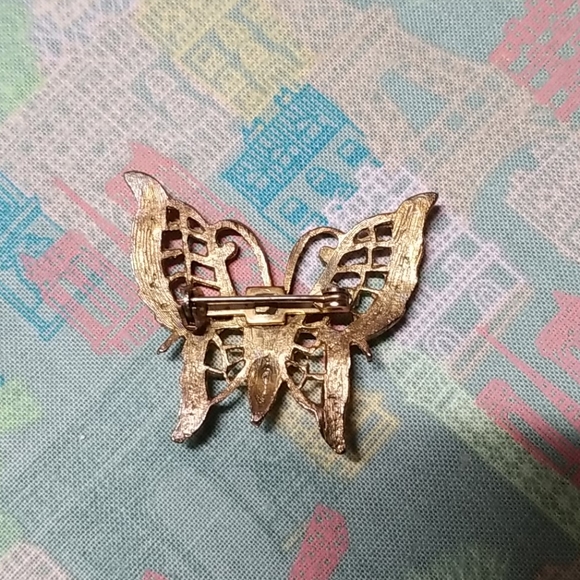 VTG Goldtone Butterfly Pin - Picture 3 of 3
